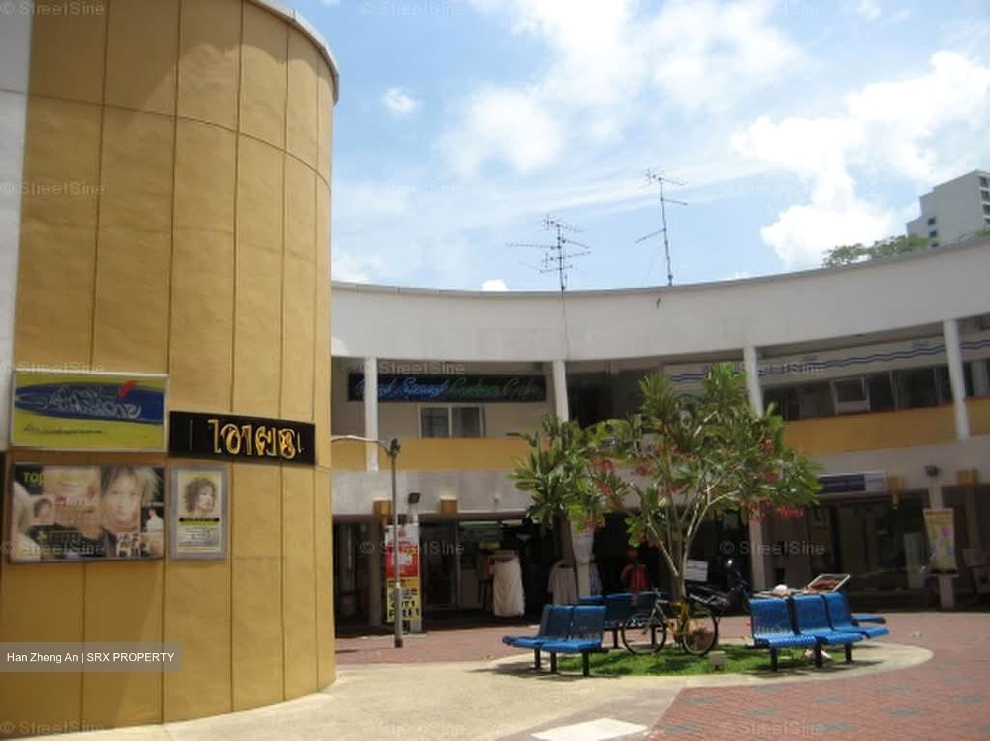Ang Mo Kio Avenue 8 (D20), Shop House #585377911